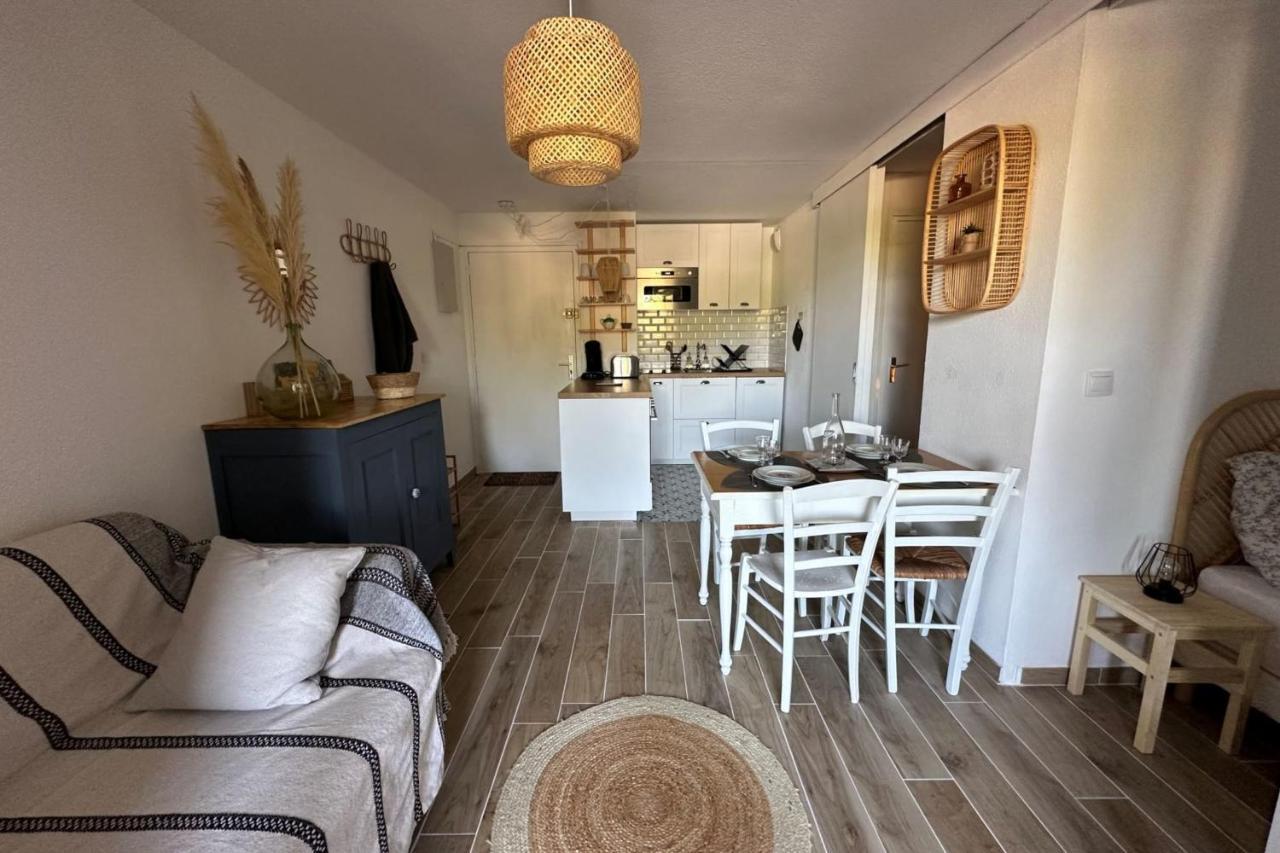 Very Cosy Apartment At 200 M From The Beaches La Londe-les-Maures Bagian luar foto