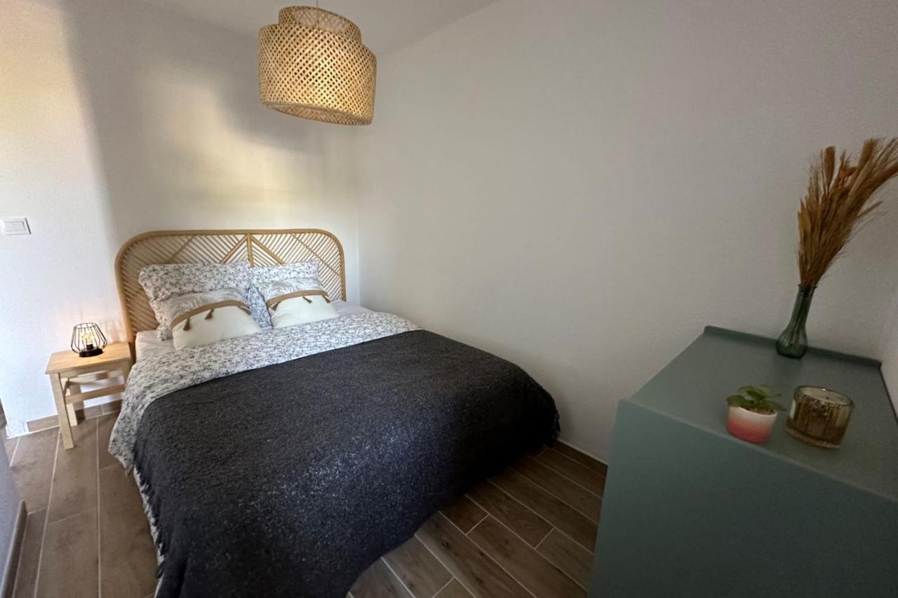 Very Cosy Apartment At 200 M From The Beaches La Londe-les-Maures Bagian luar foto